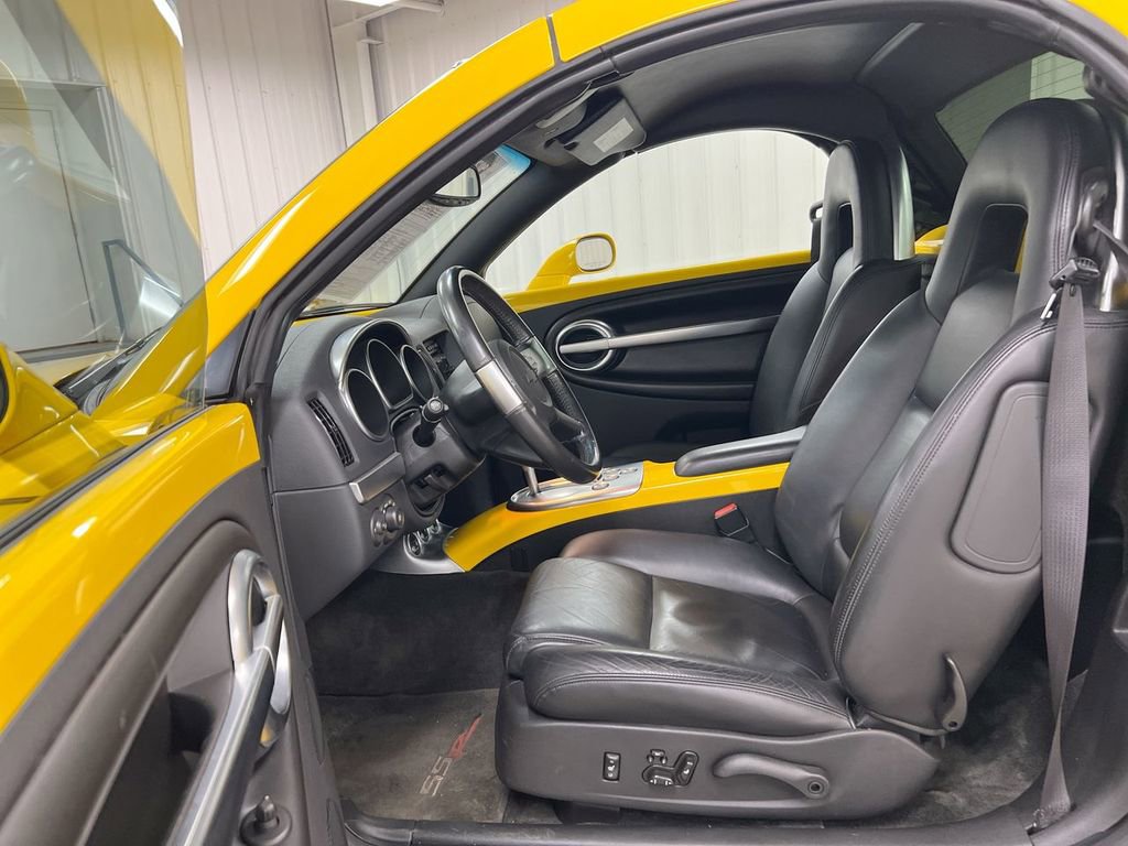 Used 2004 Chevrolet SSR w/ Preferred Equipment Group image 18