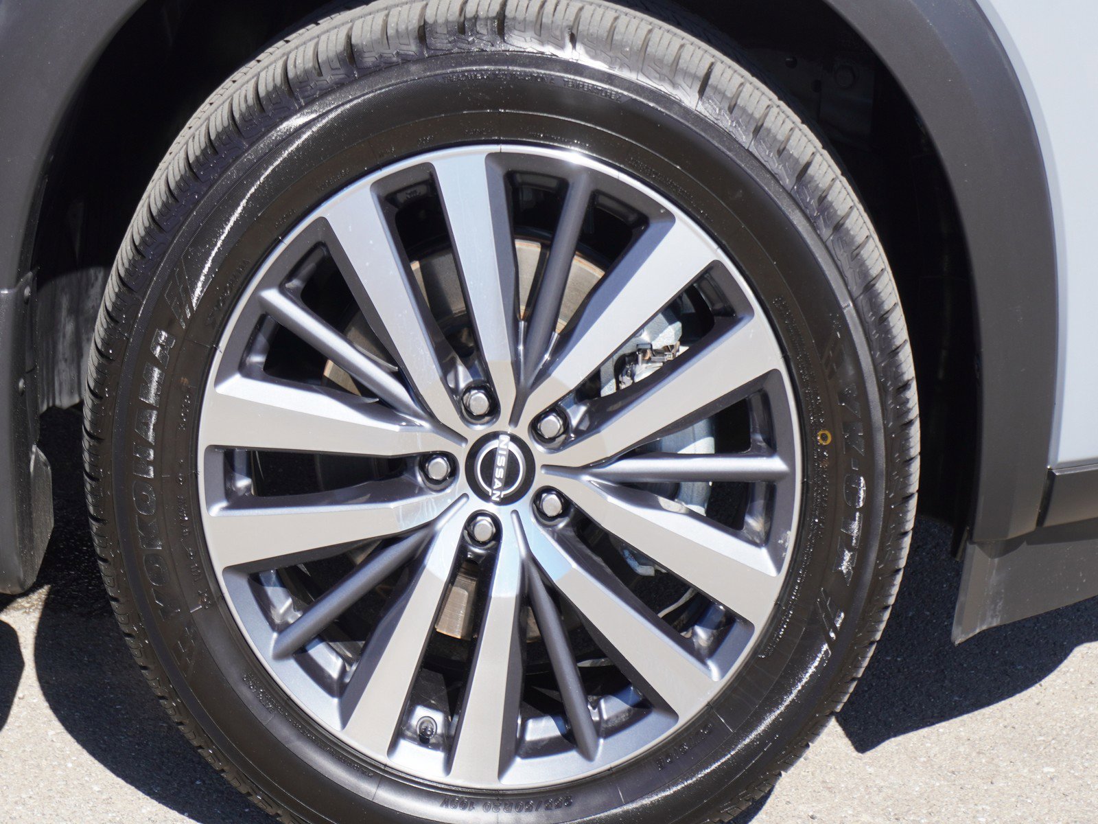 Used 2022 Nissan Pathfinder Platinum w/ Cargo Package image 5