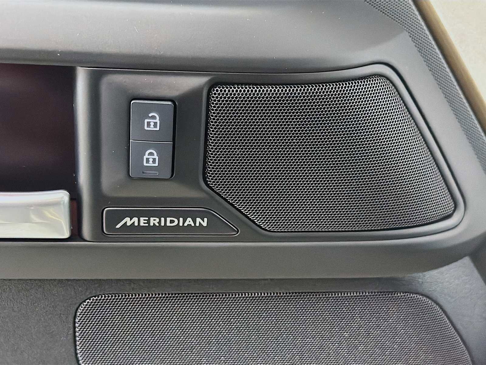 Used 2025 Land Rover Defender 110 S image 20