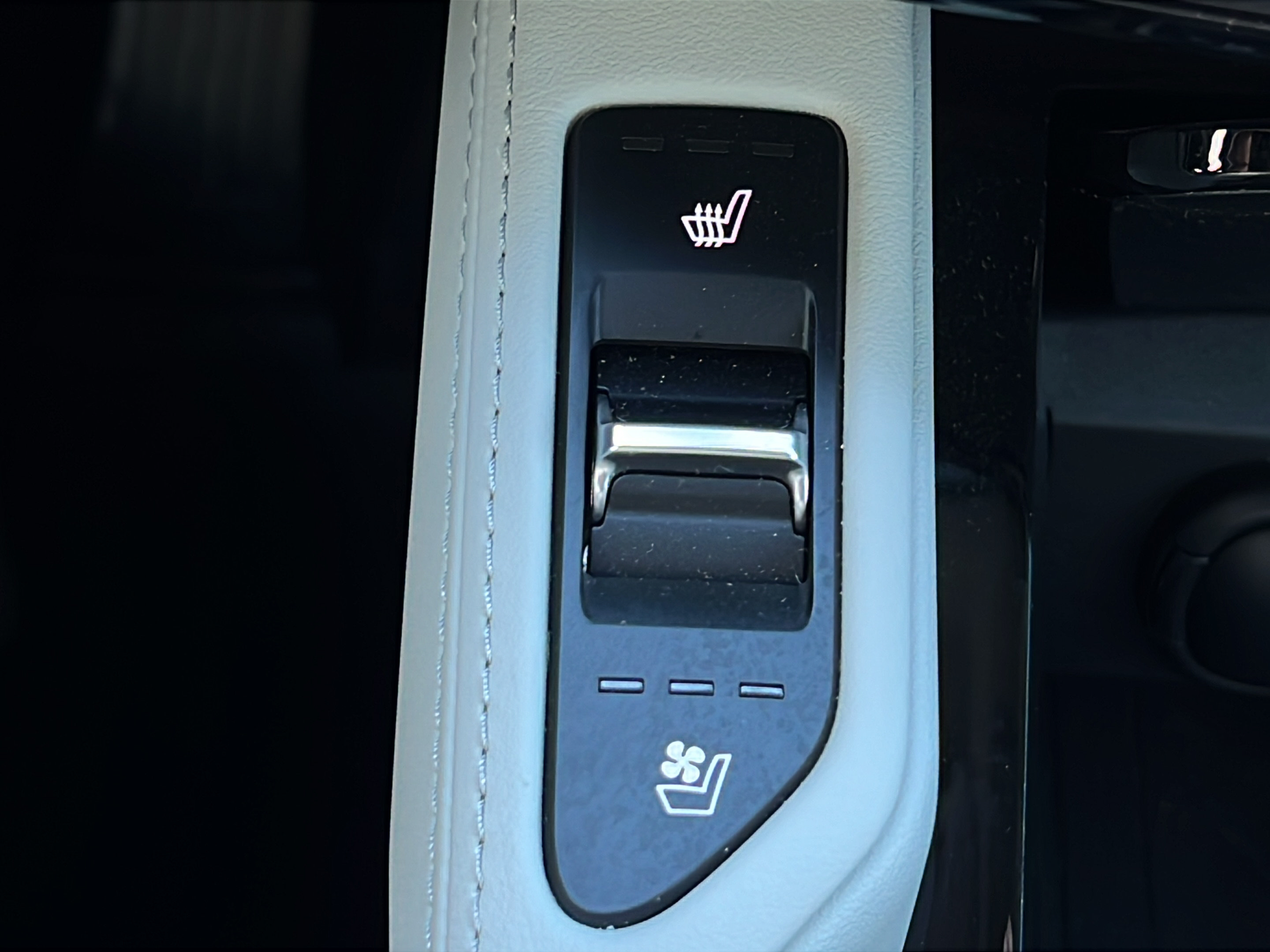 Certified 2023 Kia Telluride EX w/ EX Captain's Chair Package FWD image 21