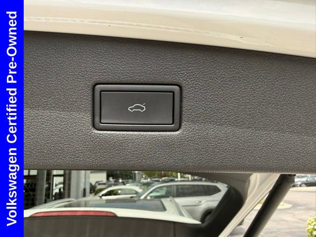 Used 2023 Volkswagen Tiguan SE w/ Panoramic Sunroof Package AWD/4WD image 9