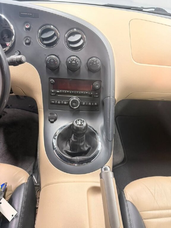 Used 2006 Pontiac Solstice Convertible w/ Premium Package RWD image 27
