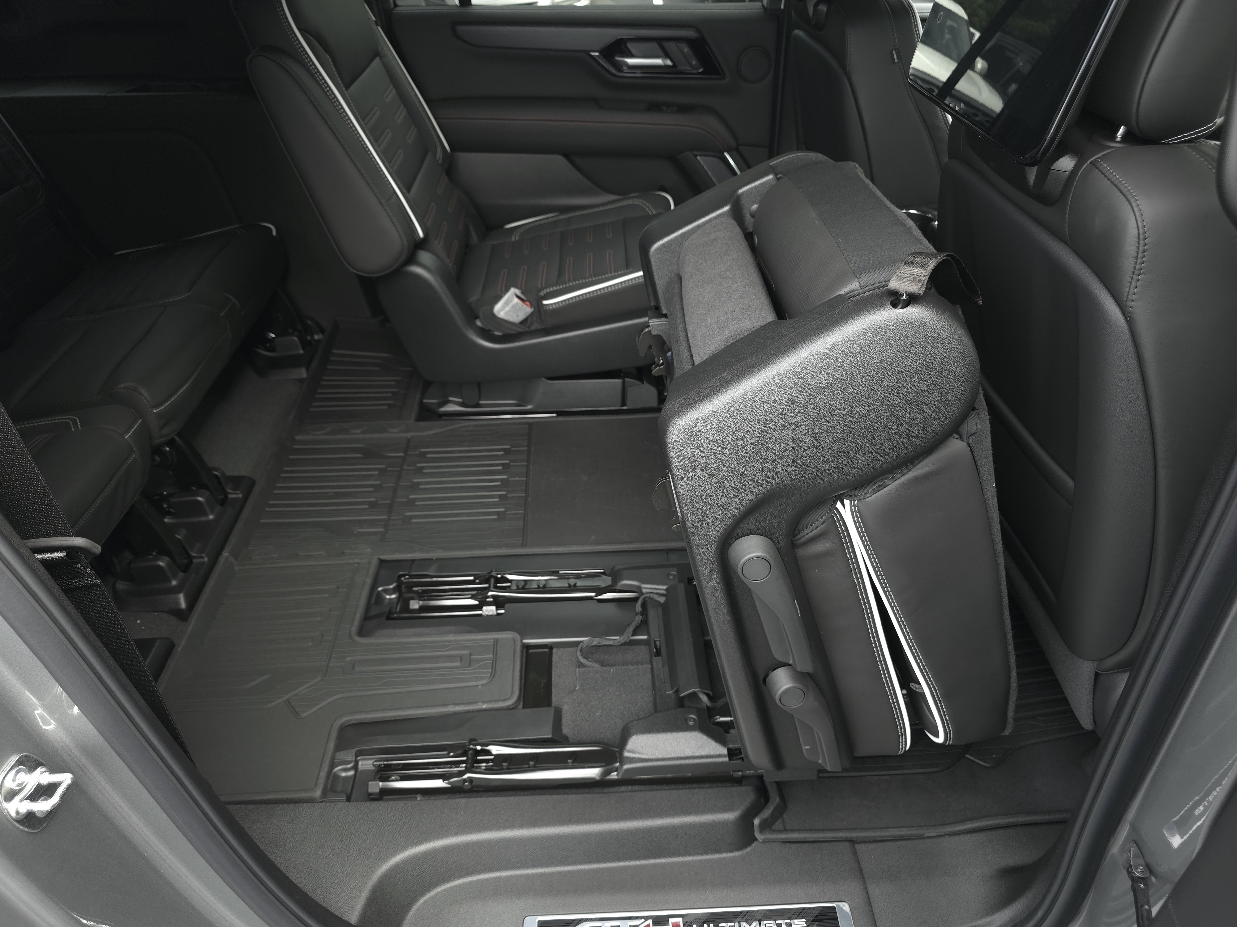 New 2026 GMC Yukon XL AT4 Ultimate w/ LPO, Floor Liner Package AWD/4WD image 49
