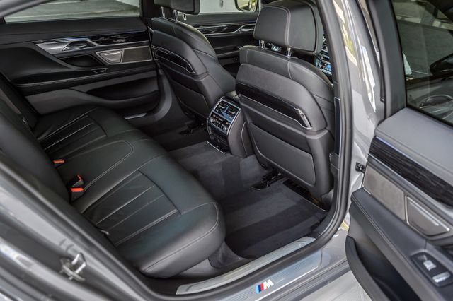 Used 2022 BMW 740i w/ M Sport Package RWD image 41