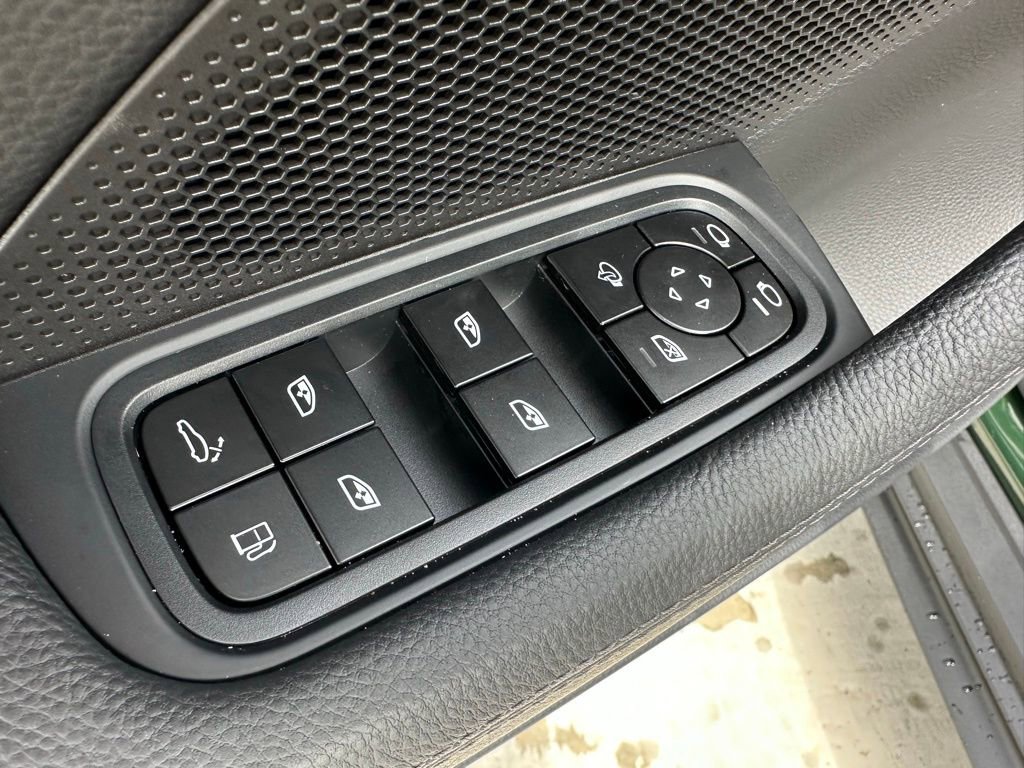 Used 2025 Porsche Panamera 4 image 15