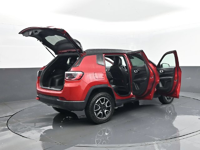 Used 2025 Jeep Compass Trailhawk AWD/4WD image 28