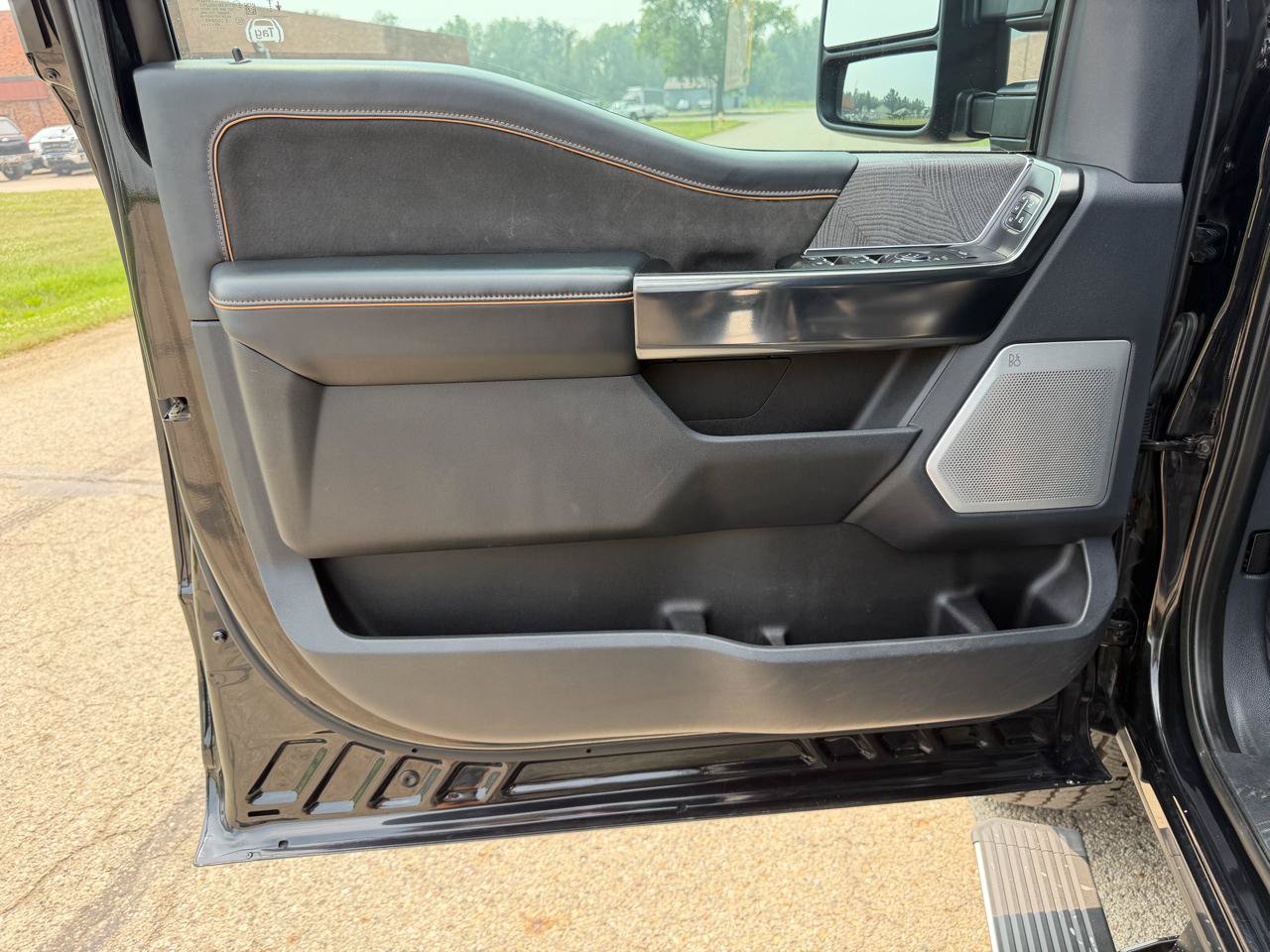 Used 2023 Ford F250 Platinum AWD/4WD image 17
