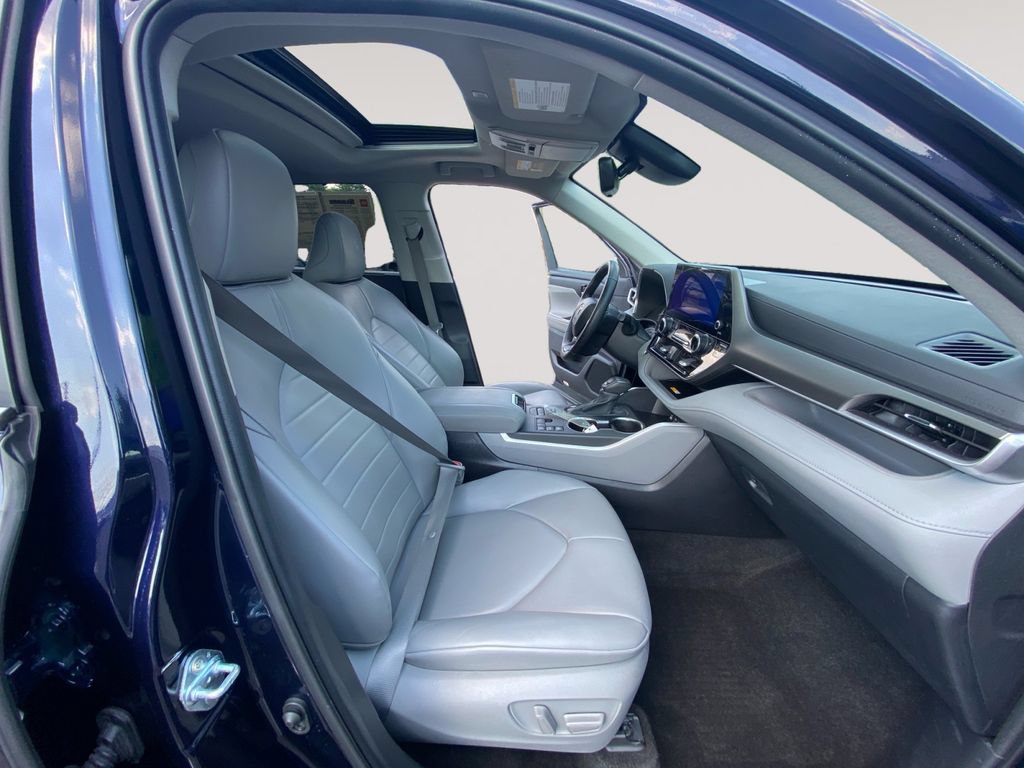Used 2024 Toyota Highlander XLE AWD/4WD image 14