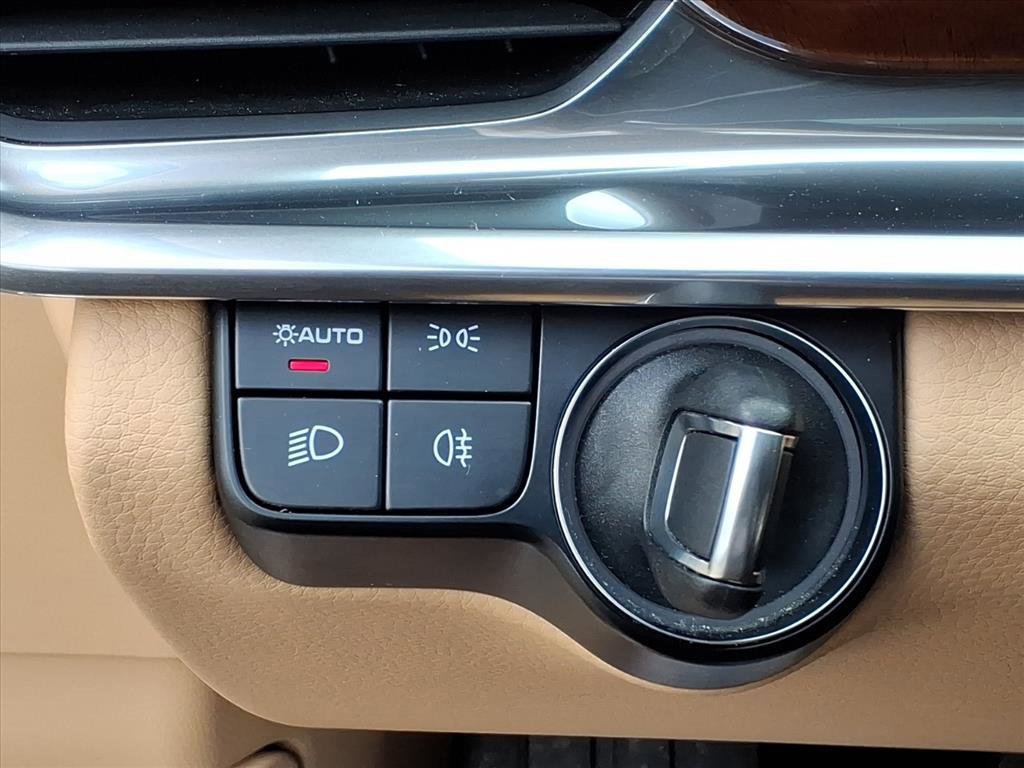 Used 2023 Porsche Panamera 4 image 16