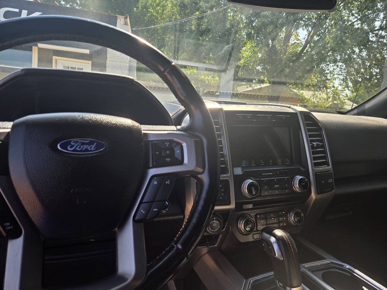 Used 2018 Ford F150 Platinum w/ Equipment Group 701A Luxury AWD/4WD image 8
