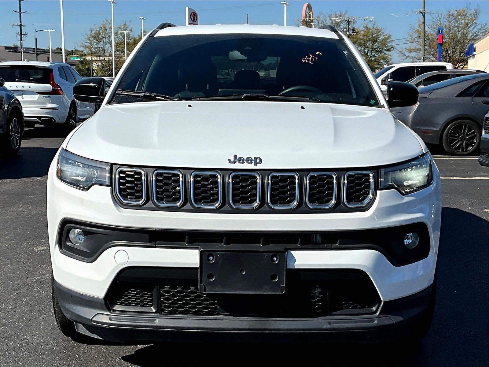 Used 2024 Jeep Compass Latitude AWD/4WD image 2