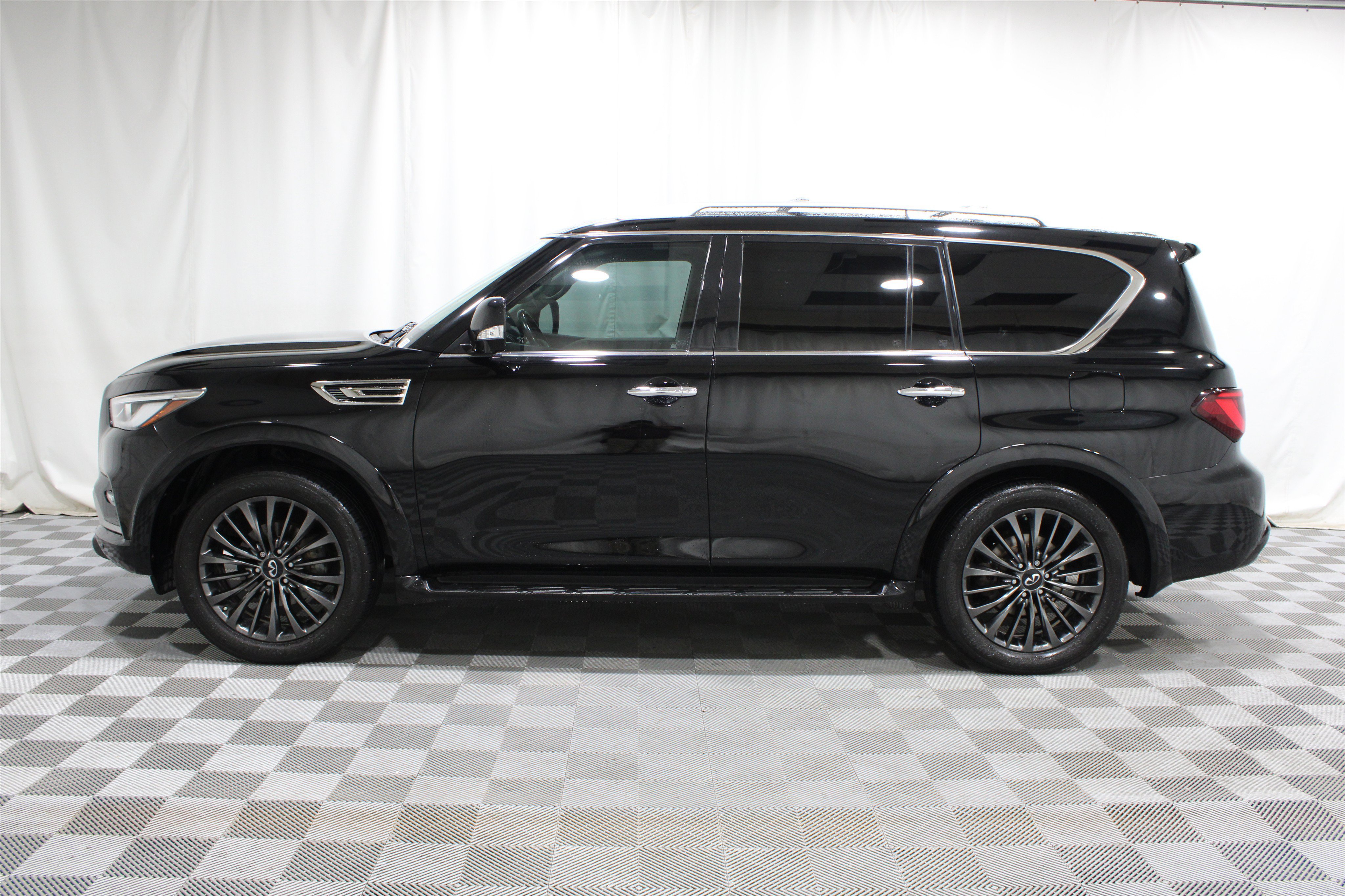Used 2022 INFINITI QX80 Premium Select w/ All-Season Package RWD image 40