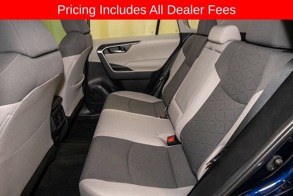 Used 2020 Toyota RAV4 XLE w/ Convenience Package FWD image 9