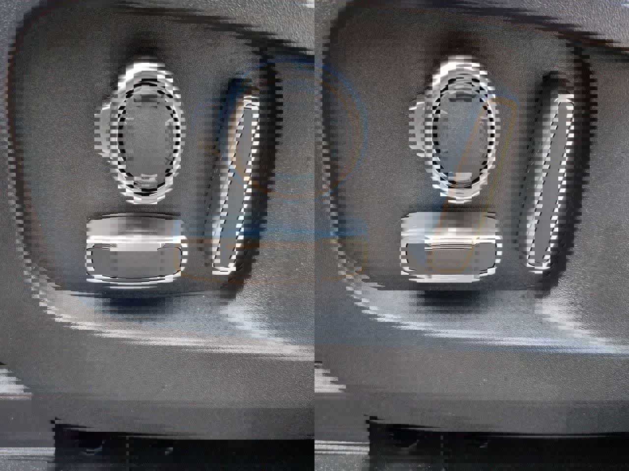 Certified 2024 Land Rover Defender 130 X-Dynamic SE image 17