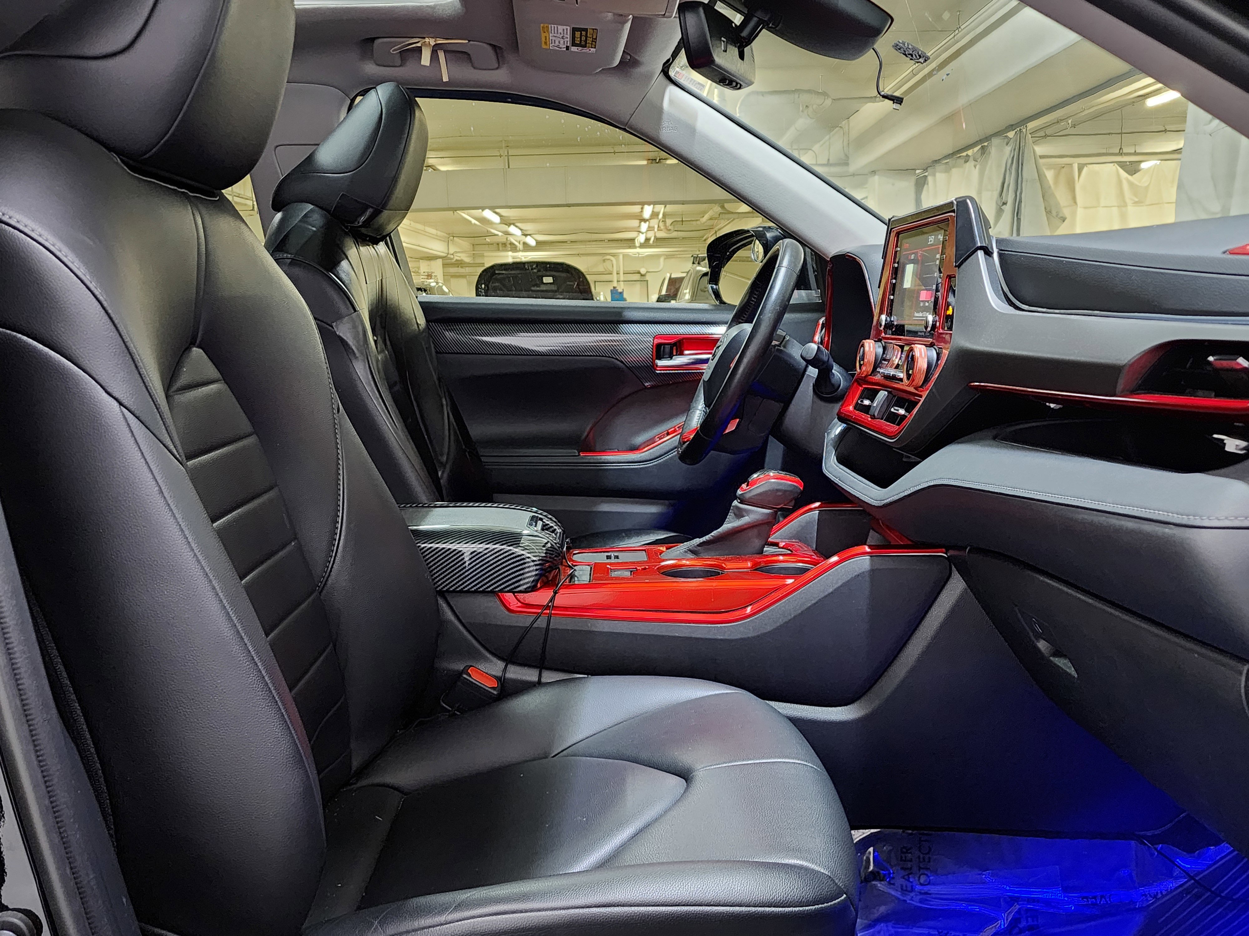 Used 2020 Toyota Highlander XLE FWD image 25