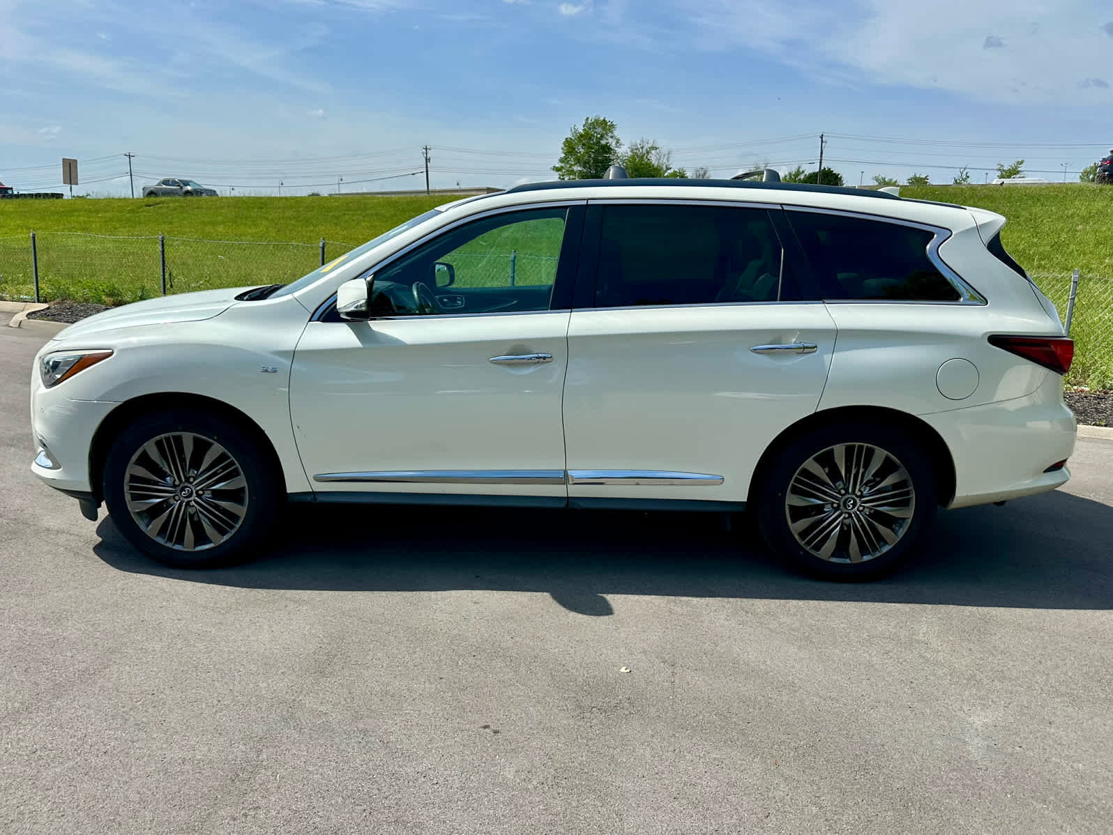Used 2019 INFINITI QX60 Luxe w/ Limited Package FWD image 8