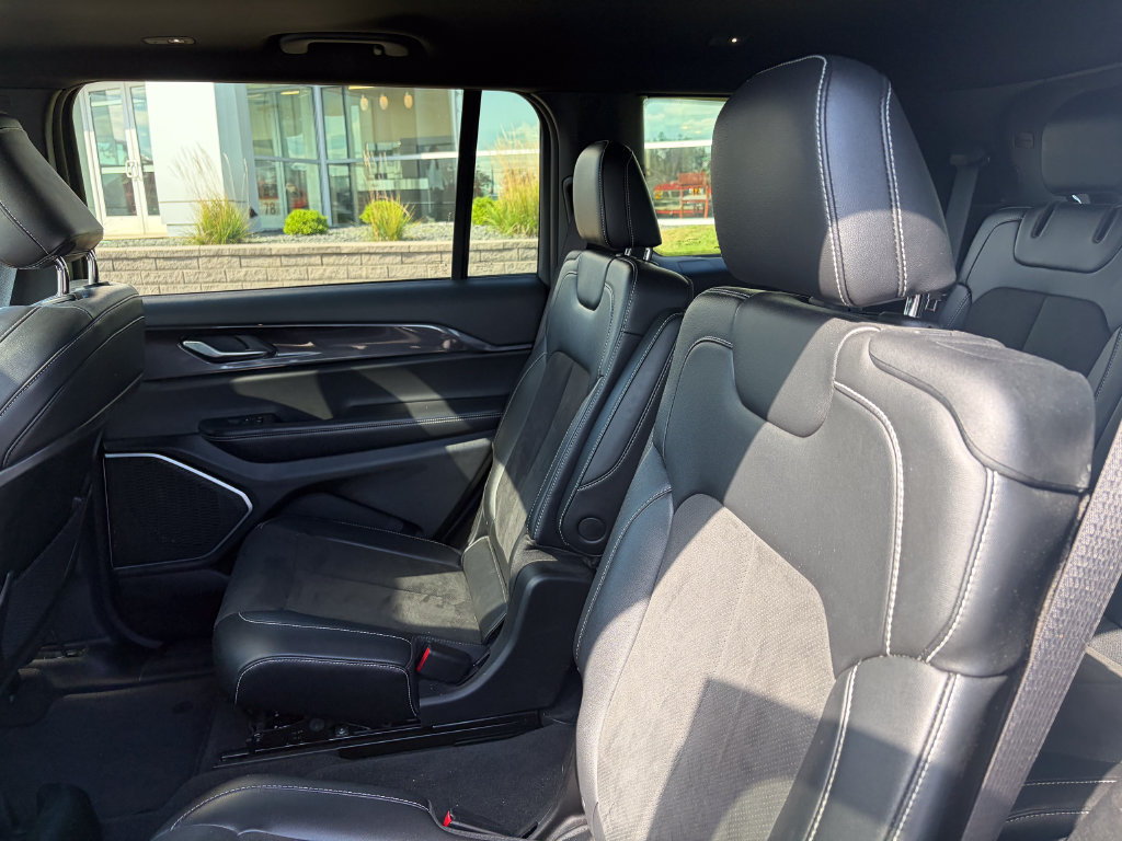 Used 2021 Jeep Grand Cherokee L Laredo AWD/4WD image 12