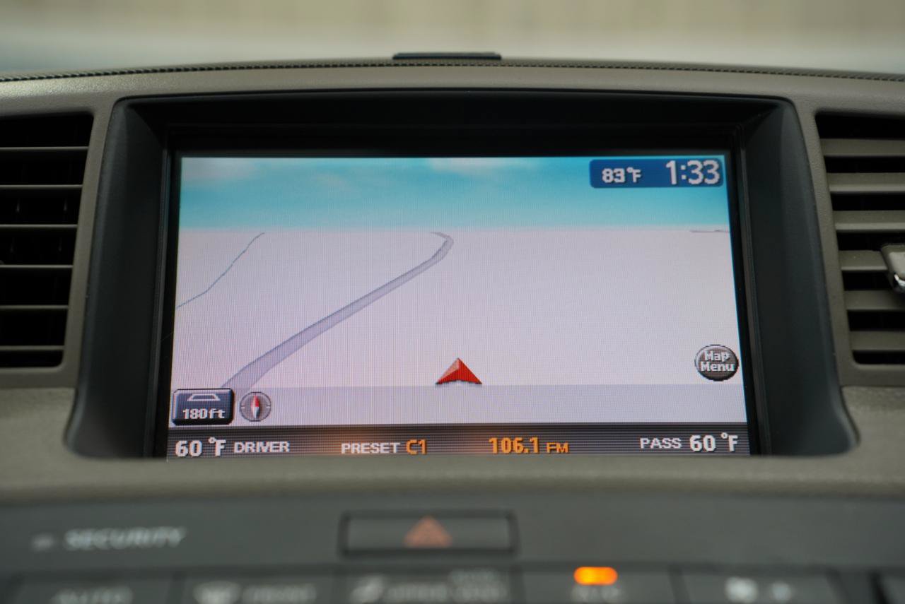 Used 2010 INFINITI M35 w/ Technology Pkg RWD image 19