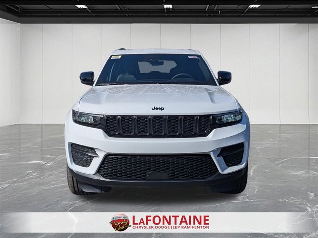 New 2025 Jeep Grand Cherokee Altitude image 8