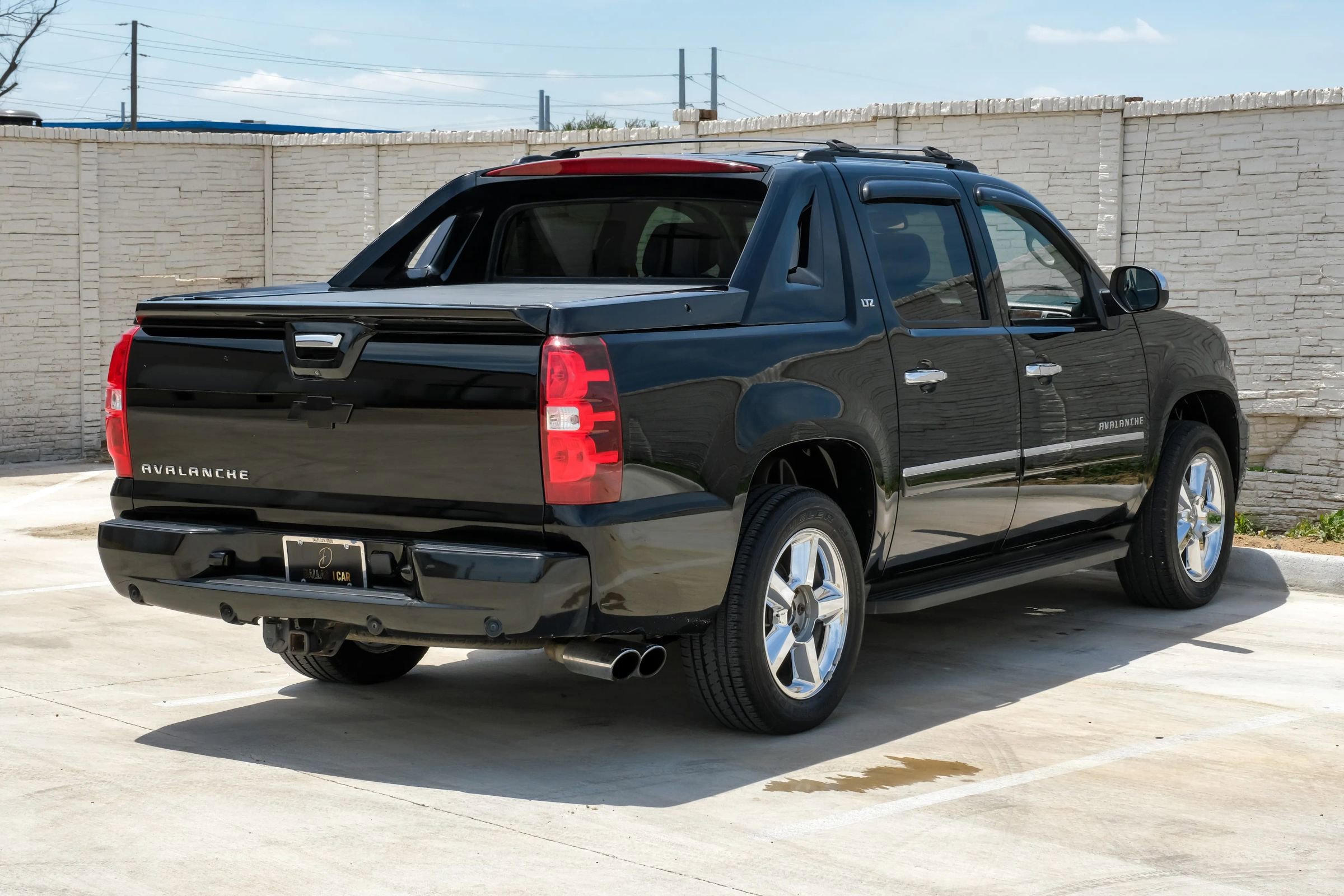 Used 2012 Chevrolet Avalanche LTZ RWD image 9