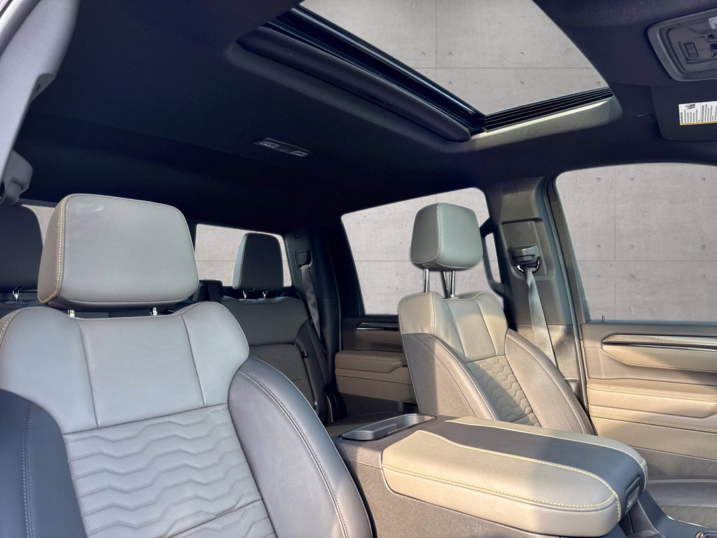 Used 2025 Chevrolet Silverado 2500 ZR2 w/ Technology Package image 7