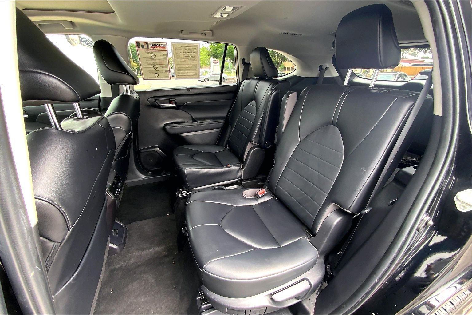 Used 2023 Toyota Highlander XLE AWD/4WD image 31