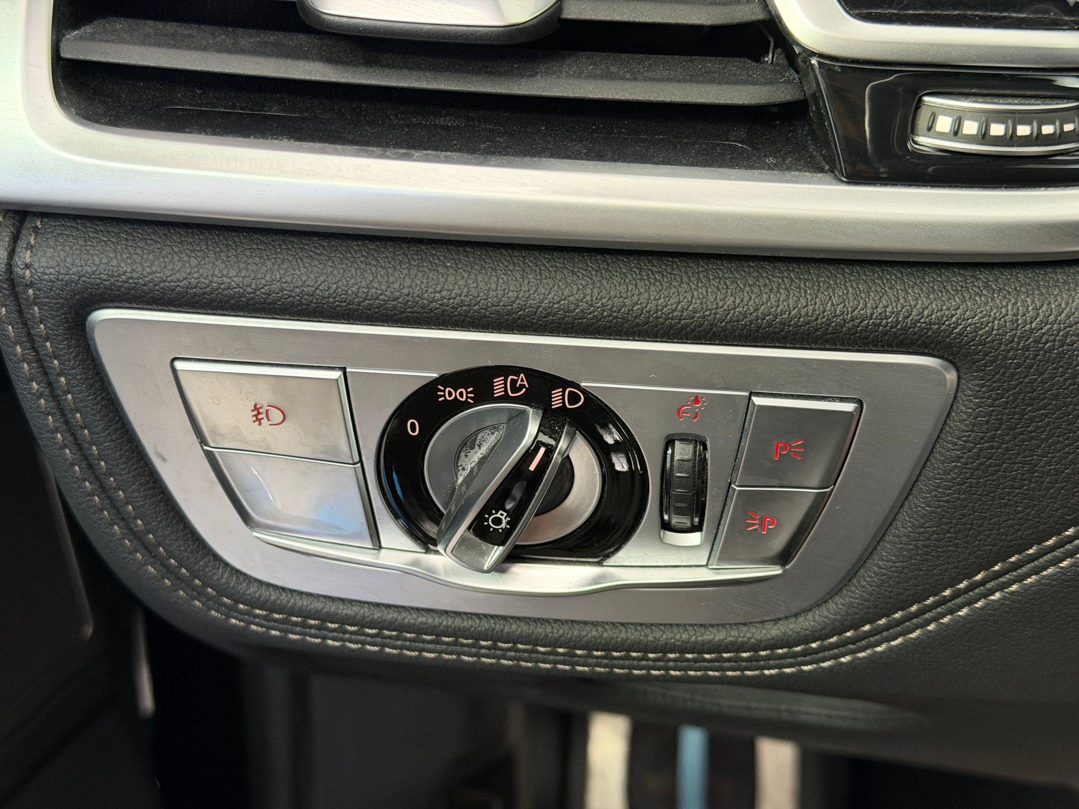 Used 2019 BMW 740i w/ M Sport Package RWD image 17