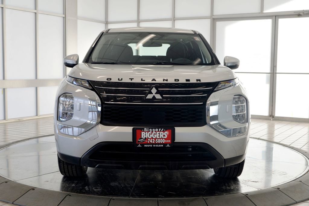 Used 2022 Mitsubishi Outlander ES image 3