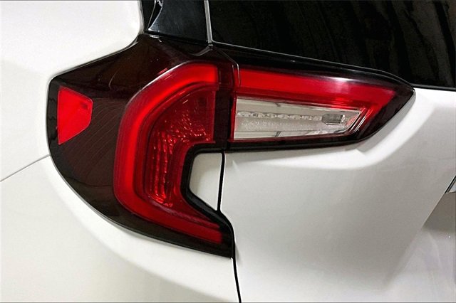 Used 2023 GMC Terrain SLE image 8