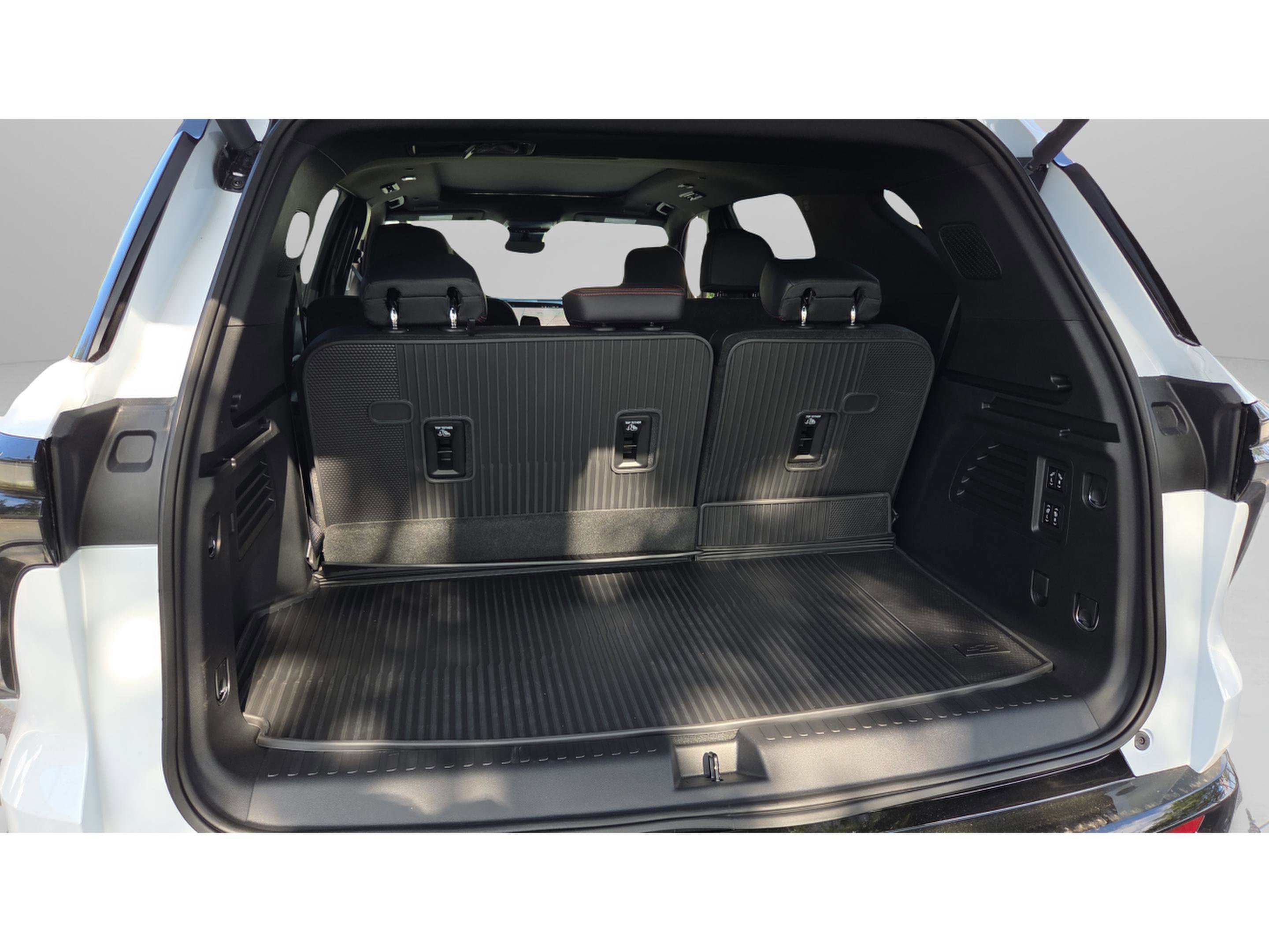 New 2026 Chevrolet Traverse RS w/ LPO, Floor Liner Package FWD image 14