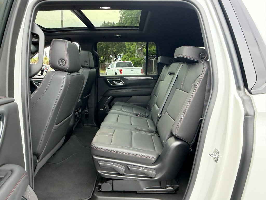 Used 2024 Chevrolet Suburban RST w/ Luxury Package RWD image 11