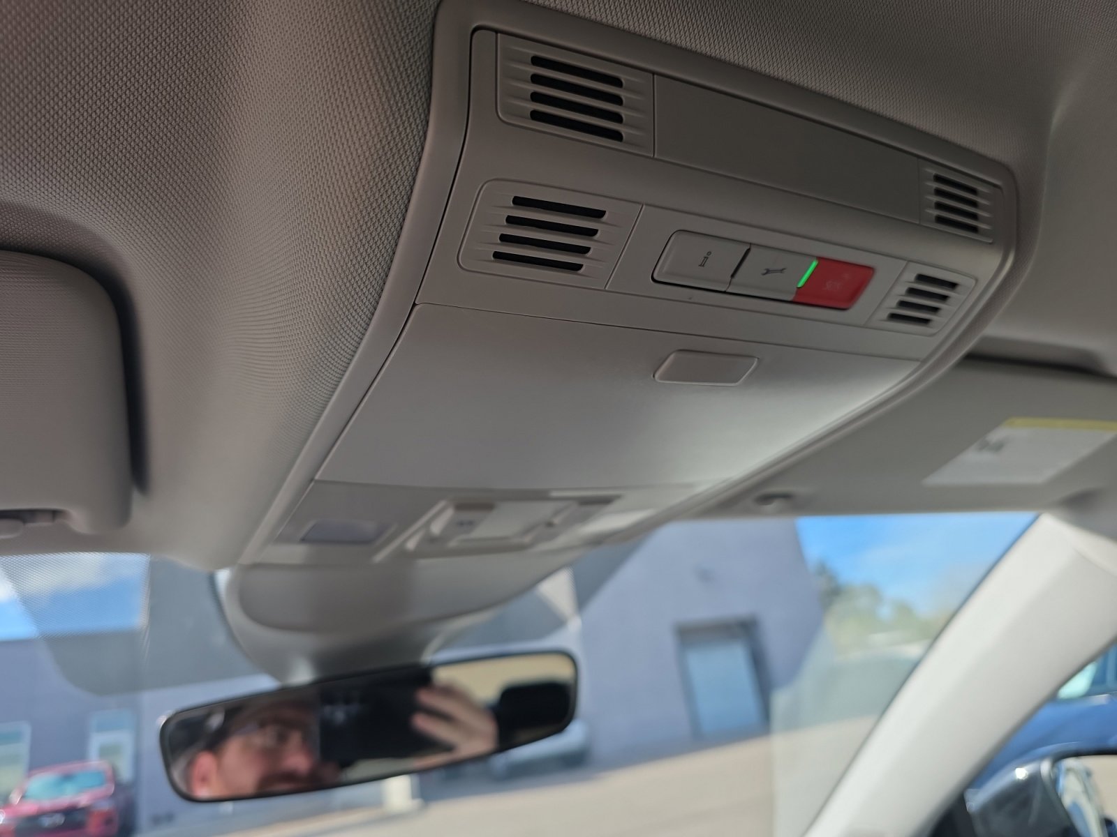 Certified 2023 Volkswagen Taos SE w/ Black Wheel Package image 31