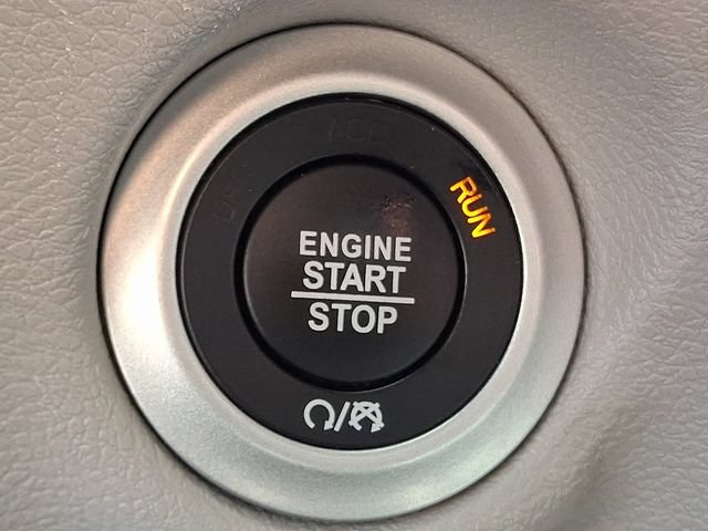 Used 2024 Chrysler Pacifica Touring-L FWD image 24
