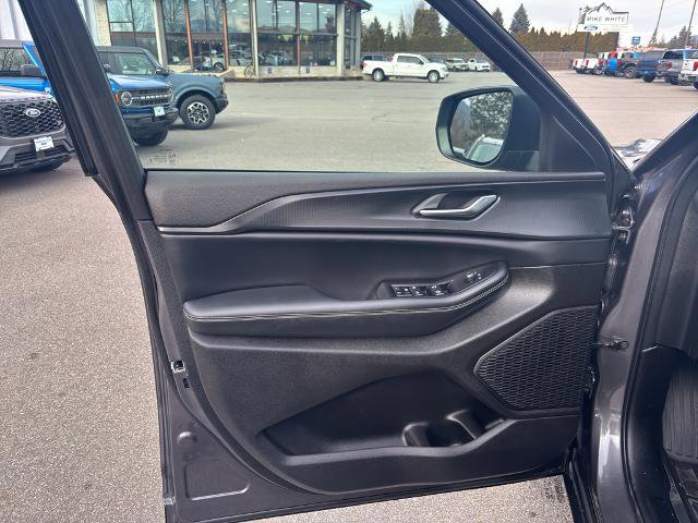 Used 2024 Jeep Grand Cherokee L Laredo image 12