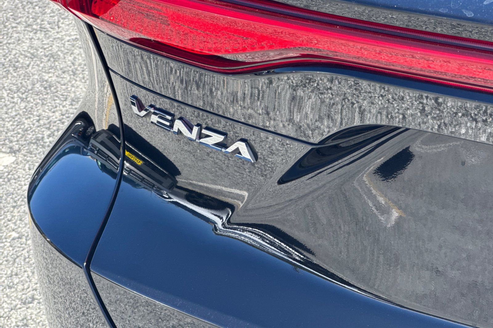 Used 2023 Toyota Venza LE AWD/4WD image 26