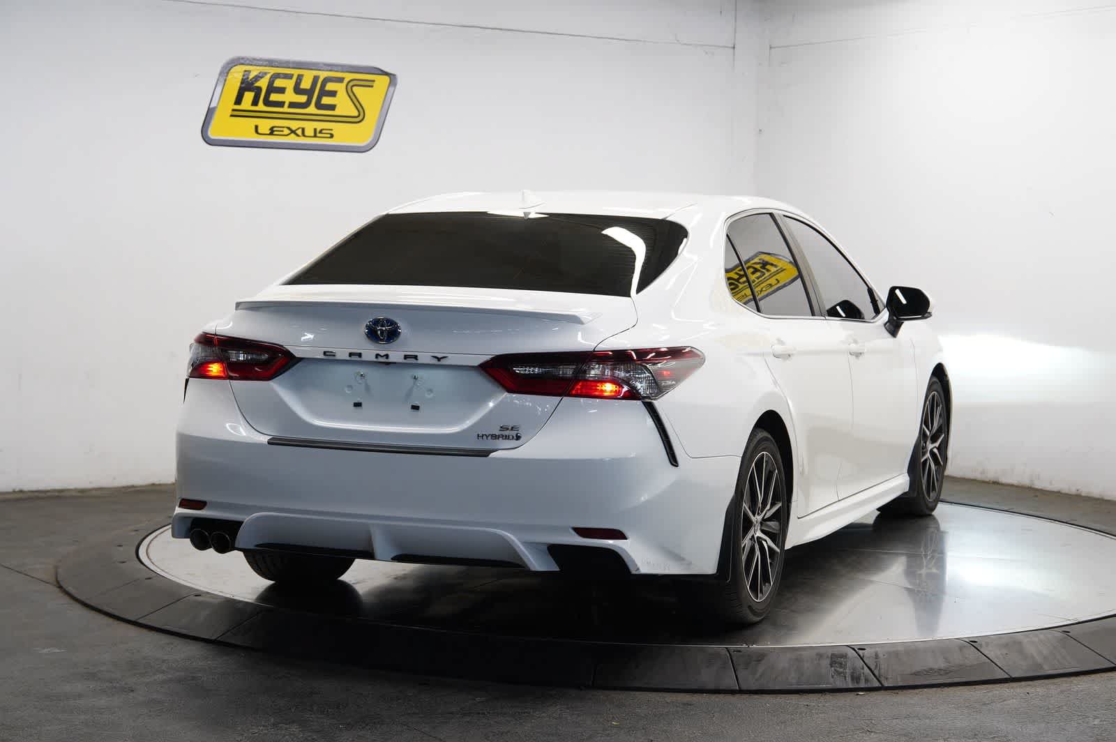 Used 2023 Toyota Camry SE w/ Audio Upgrade Package FWD image 4