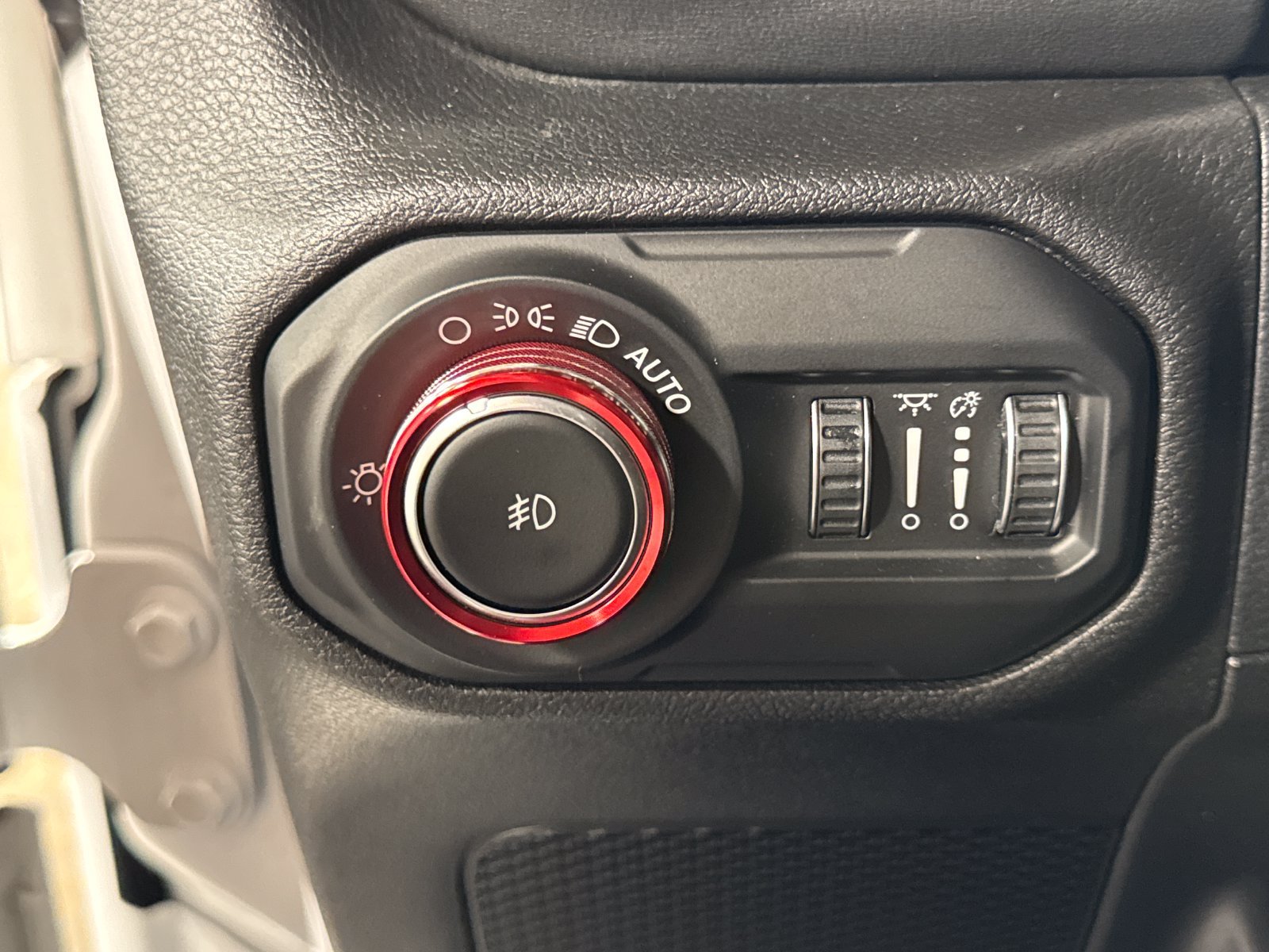 Used 2019 Jeep Wrangler Unlimited Sahara AWD/4WD image 11
