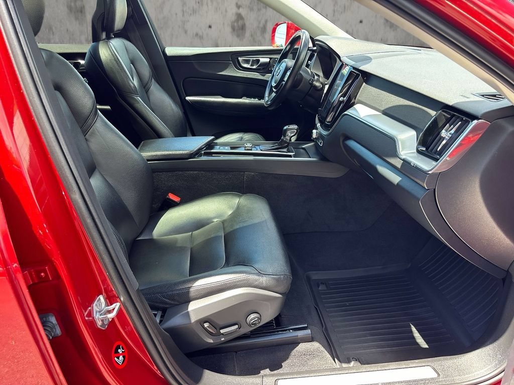 Used 2018 Volvo XC60 T6 Momentum w/ Advanced Package AWD/4WD image 17