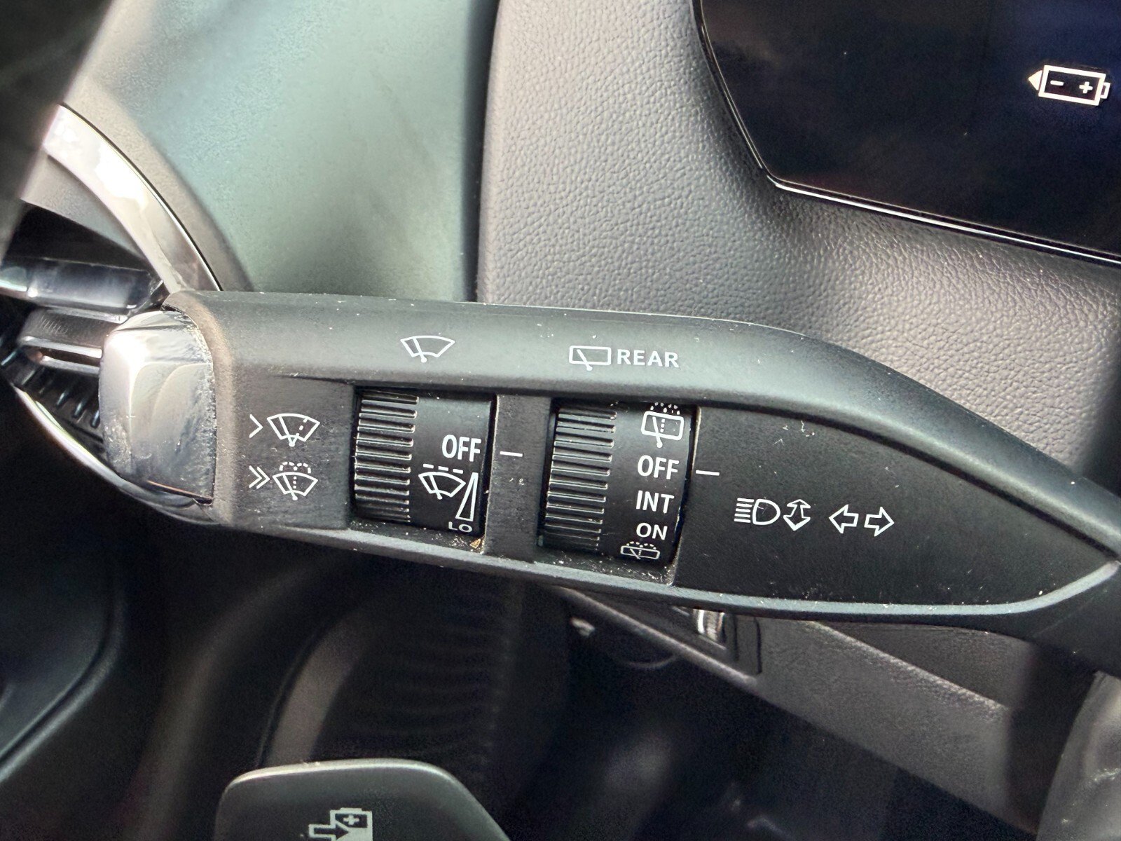 Used 2025 Chevrolet Equinox EV LT FWD image 29