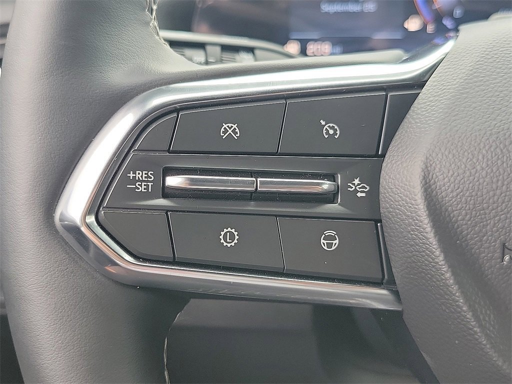 Used 2025 Chevrolet Traverse LT w/ Enhanced Driving Package image 5