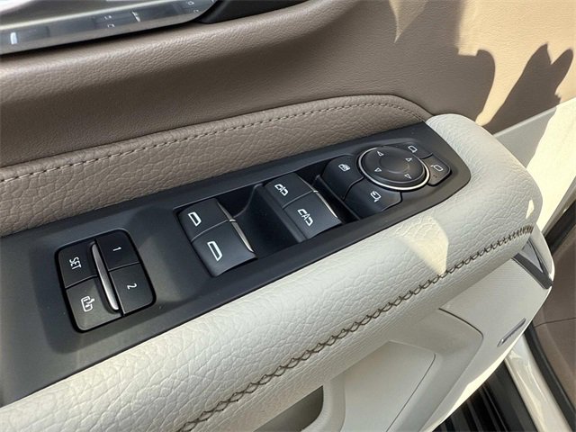 Used 2024 GMC Yukon XL Denali image 9