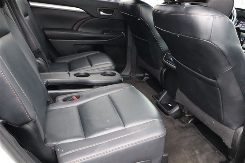 Used 2019 Toyota Highlander AWD V6 image 15