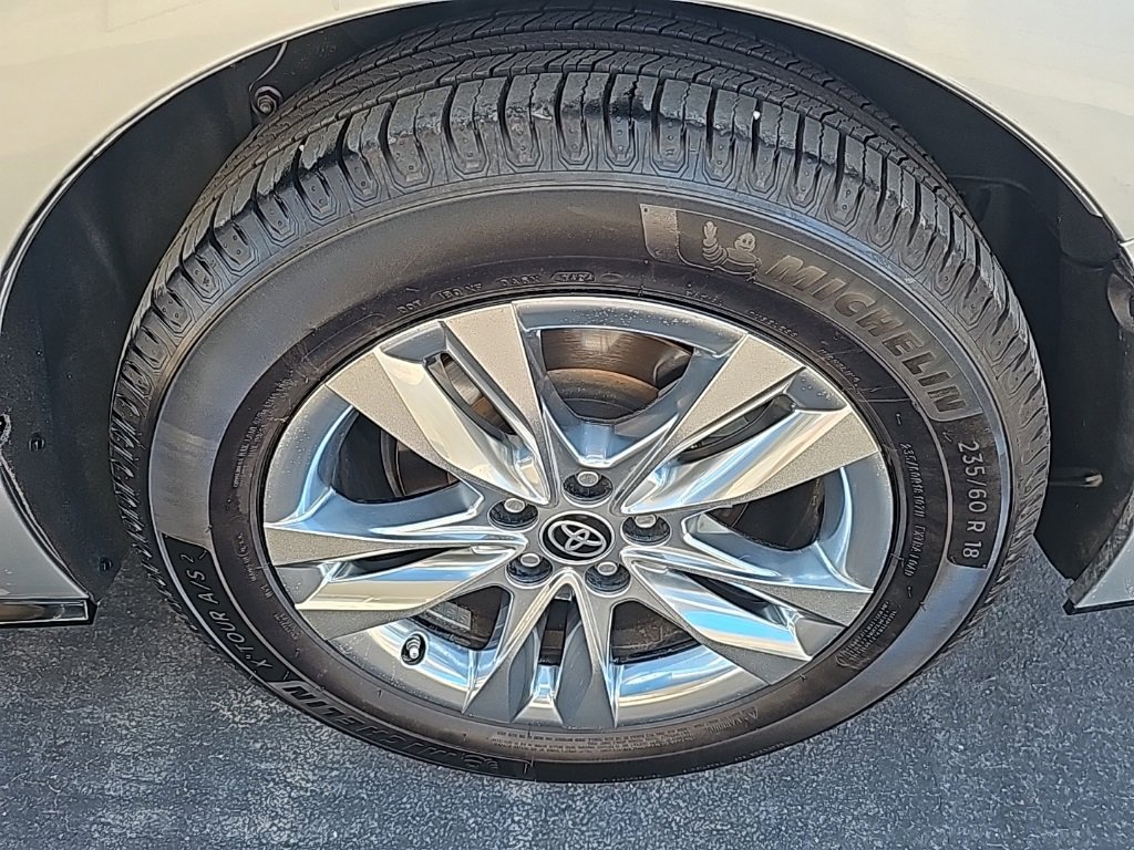 Used 2021 Toyota Sienna Limited image 10