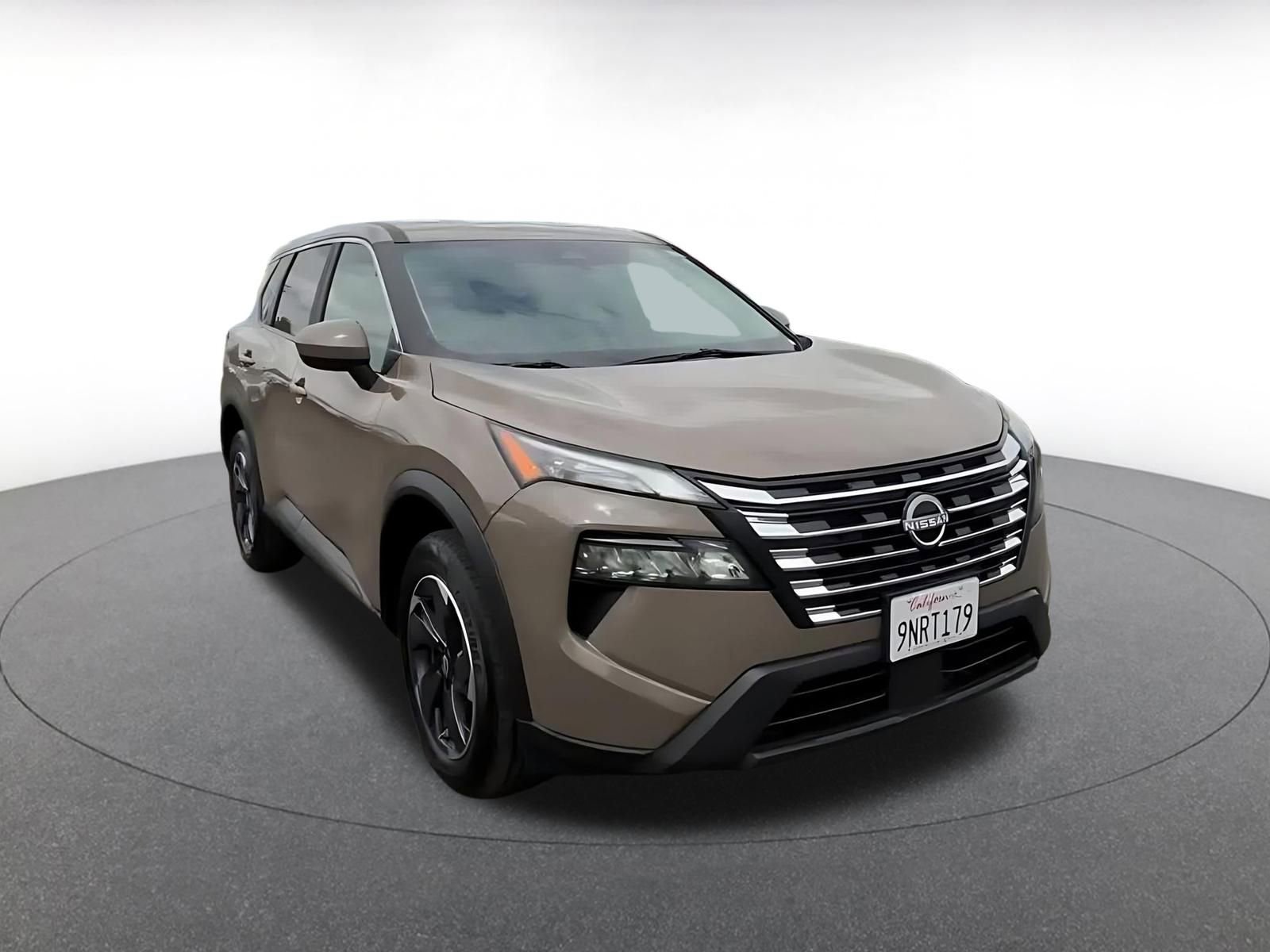 Used 2025 Nissan Rogue SV AWD/4WD image 3