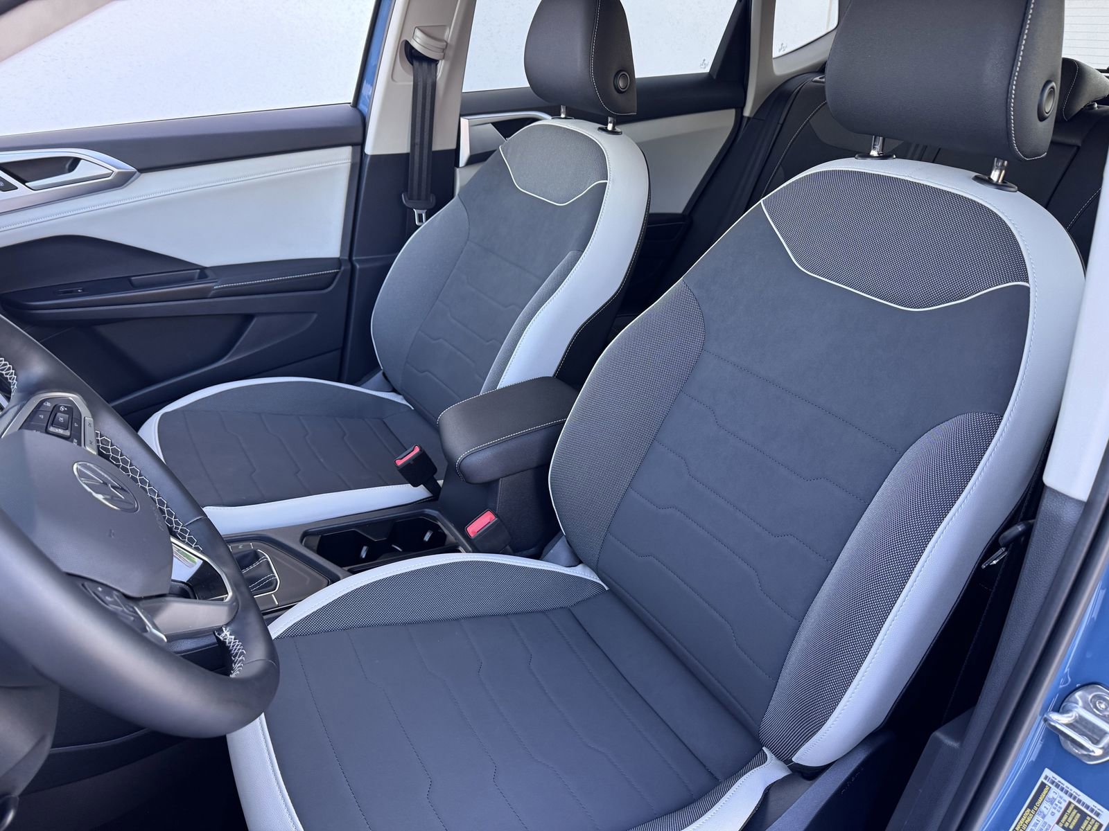 Used 2025 Volkswagen Taos SE image 24