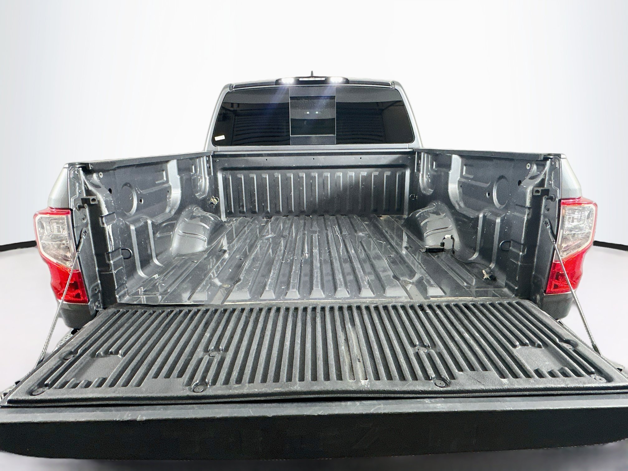 Used 2022 Nissan Titan SV w/ Accessory Utility Package RWD image 27