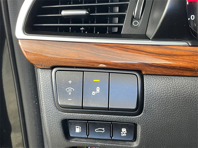 Certified 2017 Kia Cadenza Premium w/ Luxury Package image 14