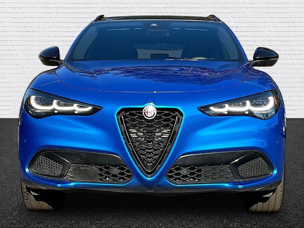 Used 2024 Alfa Romeo Stelvio Veloce AWD/4WD image 2