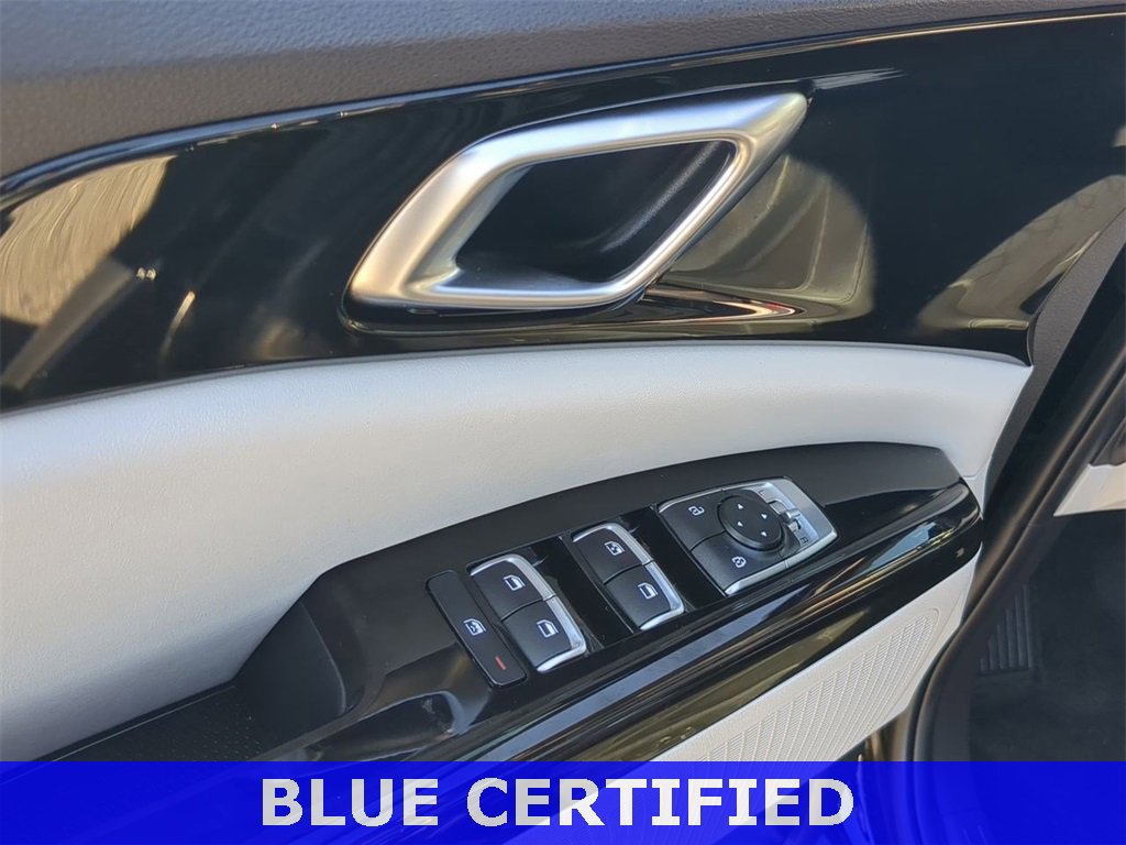 Used 2024 Kia Carnival EX image 10