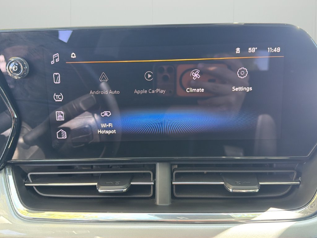 Used 2025 Chevrolet Trax LT w/ LT Convenience Package FWD image 23